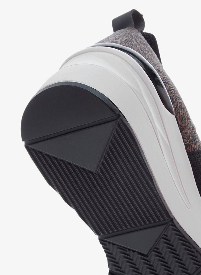 سيليست سنيكرز نسائي بنعل ويدج بطبعة شعار الماركة - Image 5