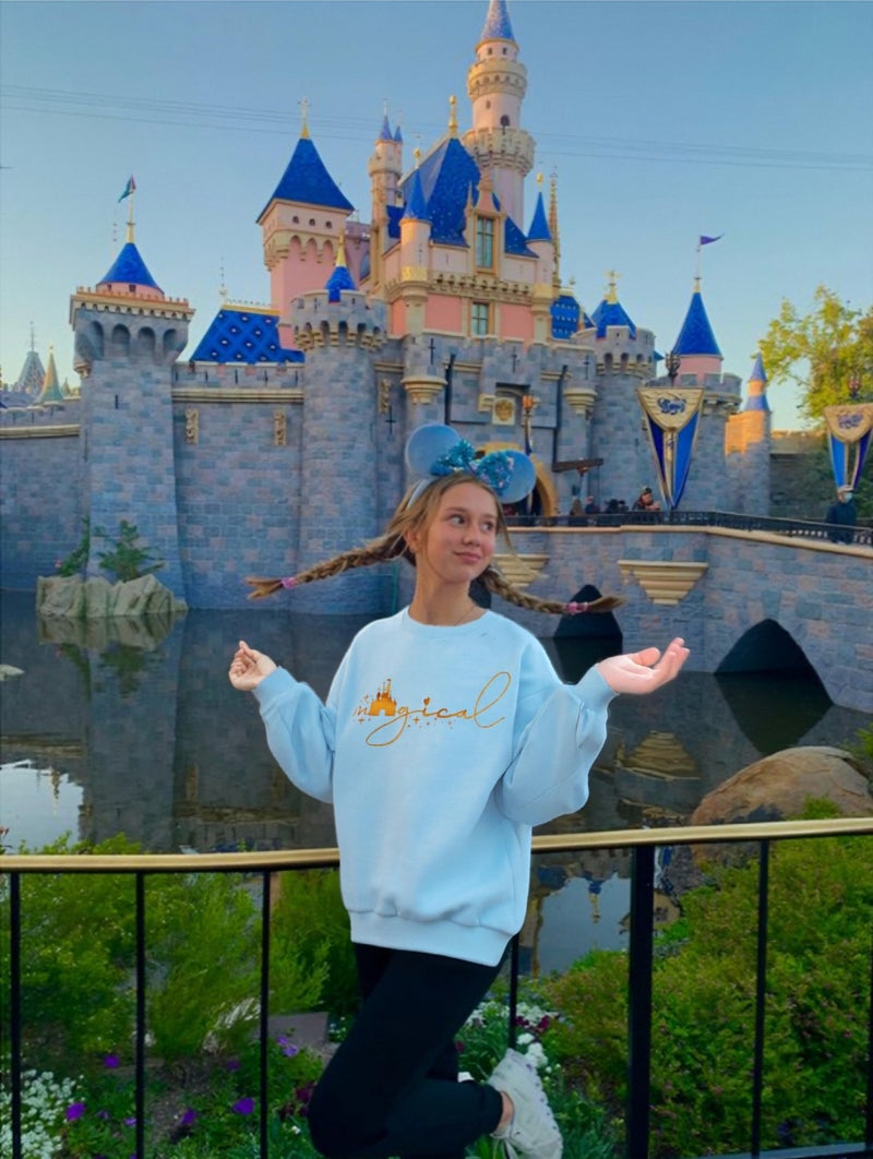 UNIQUEONE UNIQUENOE Magic Kingdom Sweatshirts for Women Magical Tshirt Family Vacation Tee Castle Graphic Long Sleeve Tops - Image 3