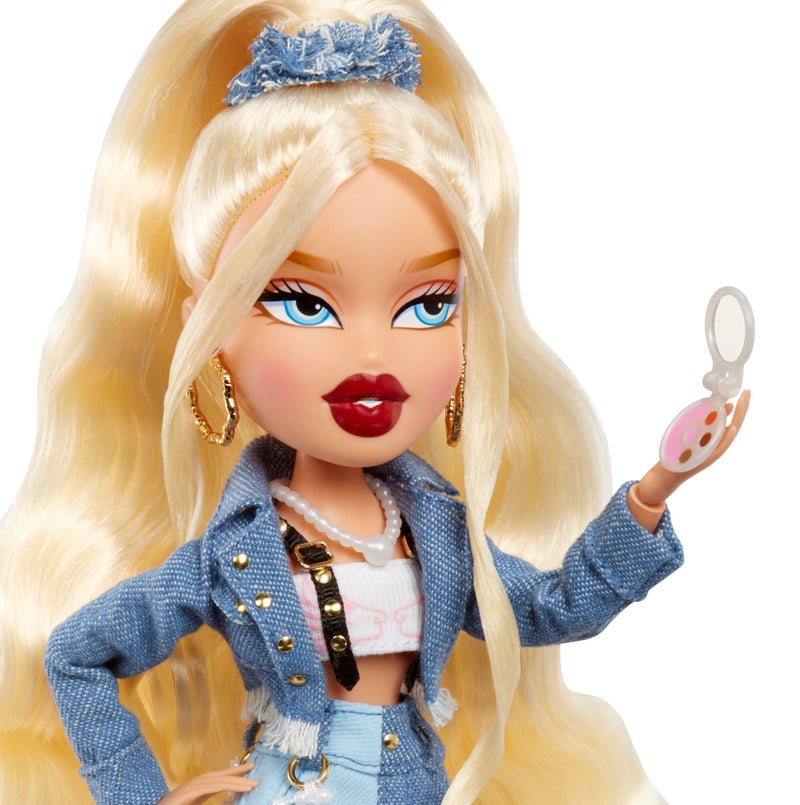 Bratz Alwayz Cloe Fashion Doll with 10 Accessories and Poster - Image 5