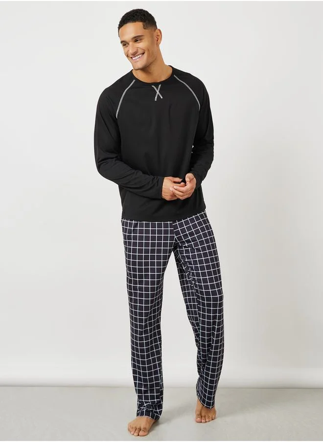 ستايلي Contrast Stitch T-Shirt & Checked Pyjama Set