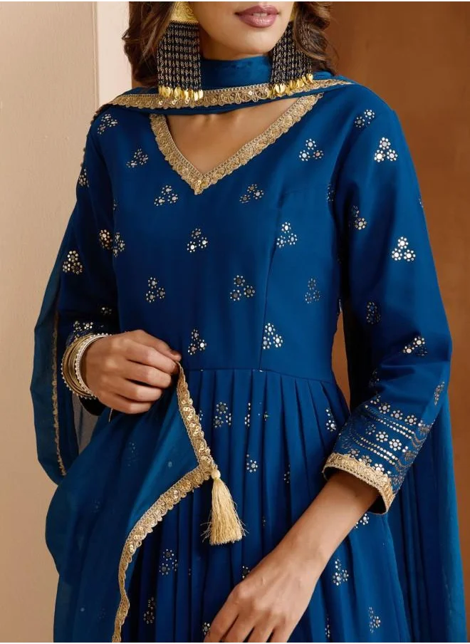 آي شين Elastic Women Blue Georgette Kurta Set with Embroidered pattern Tunic and Palazzo features a Round neckline and Three-Fourth Sleeve secured with Elastic closure and styled in Straight Fit ideal for Festive moments — a must-have for your statement wardrobe.