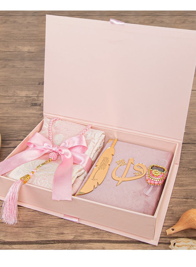 أولودينيز  طقم هدايا  للبنات مجموعة رمضانية مميزة مصحف مخملي مسبحة إلكترونية مسبحة خرز سجادة صلاة وفاصل كتاب ذهبي أنيق - Image 1