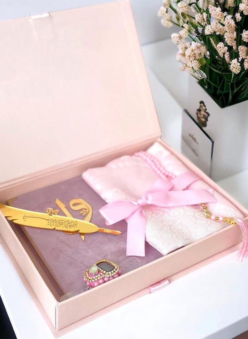 أولودينيز  طقم هدايا  للبنات مجموعة رمضانية مميزة مصحف مخملي مسبحة إلكترونية مسبحة خرز سجادة صلاة وفاصل كتاب ذهبي أنيق - Image 3