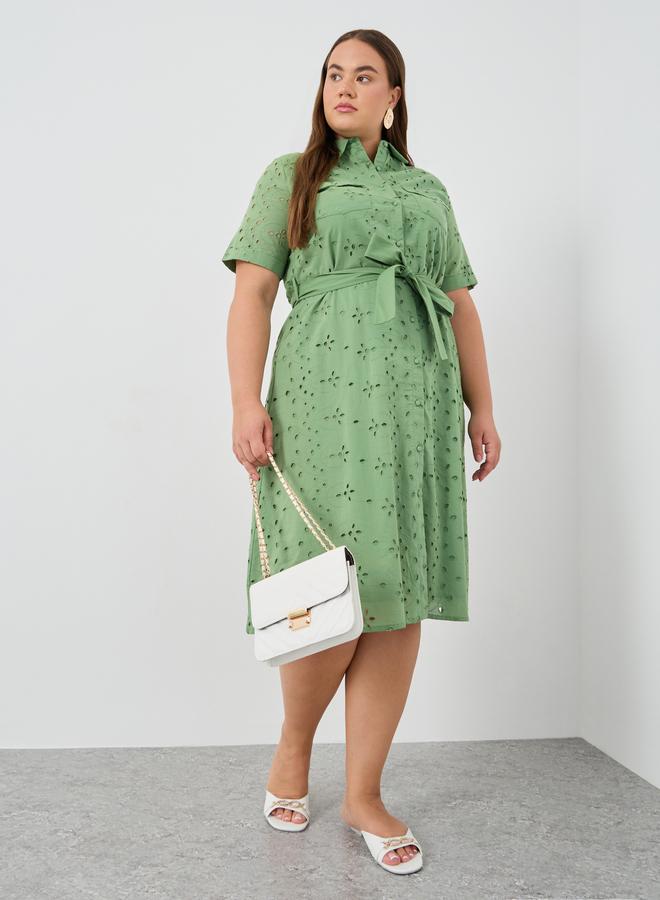 ستايلي فستان قميص ميدي مقاس كبير بتطريز - Image 3