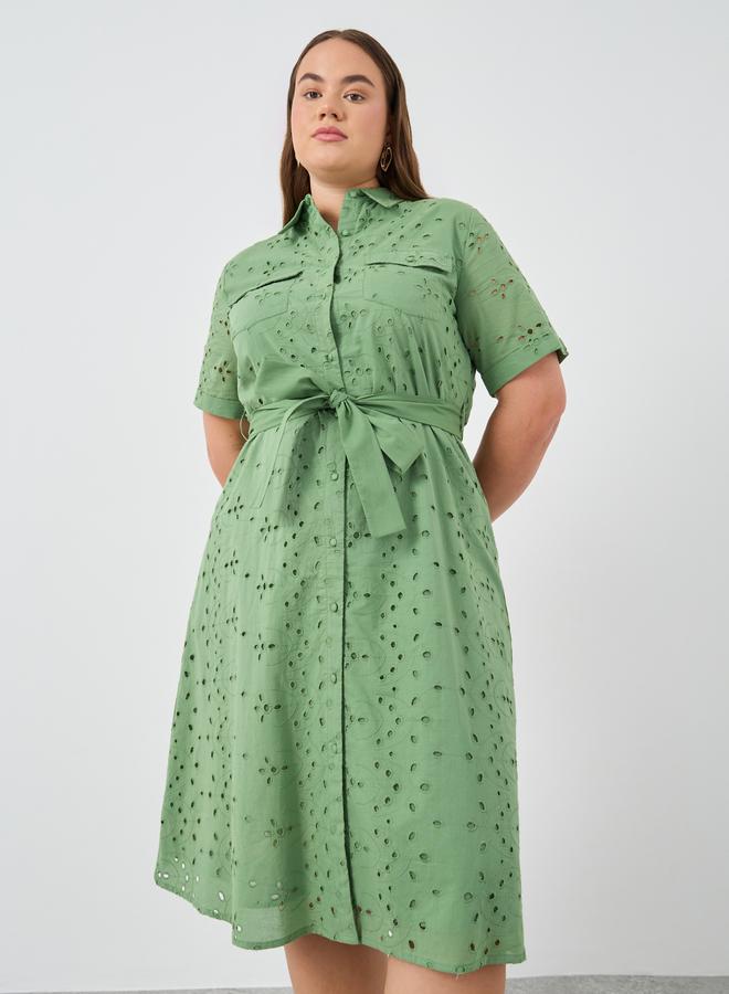 ستايلي فستان قميص ميدي مقاس كبير بتطريز - Image 1