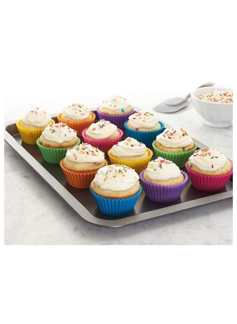 "صينية قوالب كب كيك  تيفال مستطيلة مجوفة  مع 12 قالب سيليكون مدور مقاوم للالتصاق وقابل لاعادة الاستخدام مناسب لصنع الكاب كيك، المافن، الفطائر والبراونيزو أنجلش كيك والمعمول و التشيز كيك و الخبز و البودينج آمن للاستخدام في الفرن وغسالة الأطباق - اداة طبخ اساسية للحصول علي مافن مثالي تاني صنية الكب كيك مع 12 قالب سيليكوني متعددة اللوان (ليس للون ثابت كما في الصورة ) - Image 4