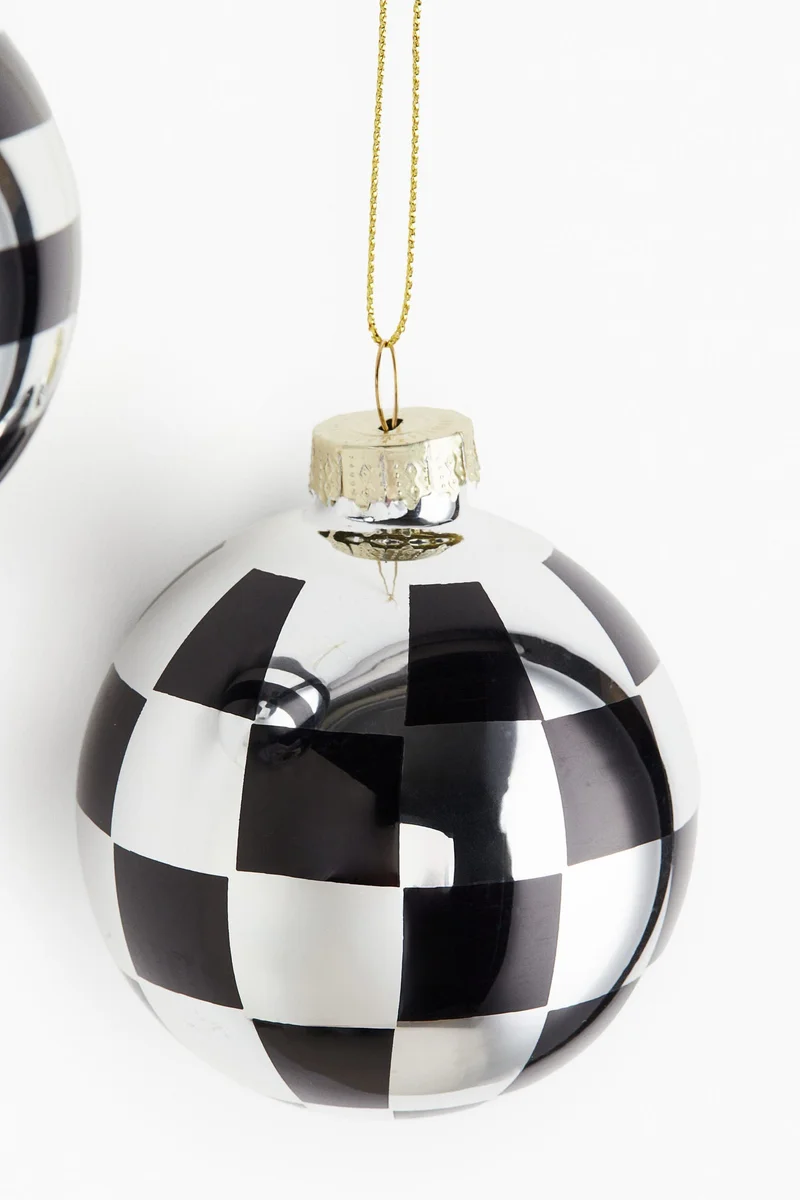 اتش اند ام كرة زينة الكريسماس بتصميم منقوش- عبوة من قطعتين