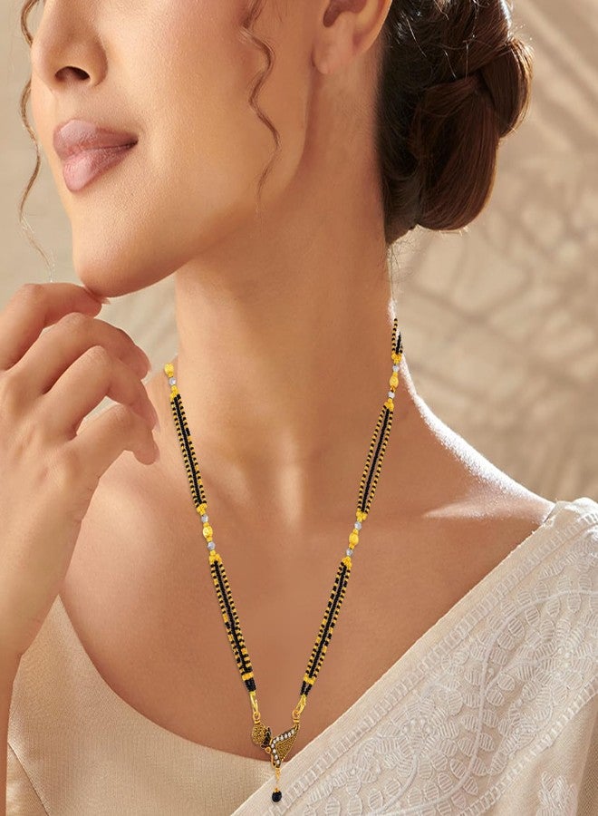 morir قلادة مانجالسوترا مطلية بالذهب بتصميم أنيق وعصري، مزينة بأحجار الزركونيا المكعبة على شكل جناح مجرد، مع سلسلة من الخرز الأسود. - Image 5