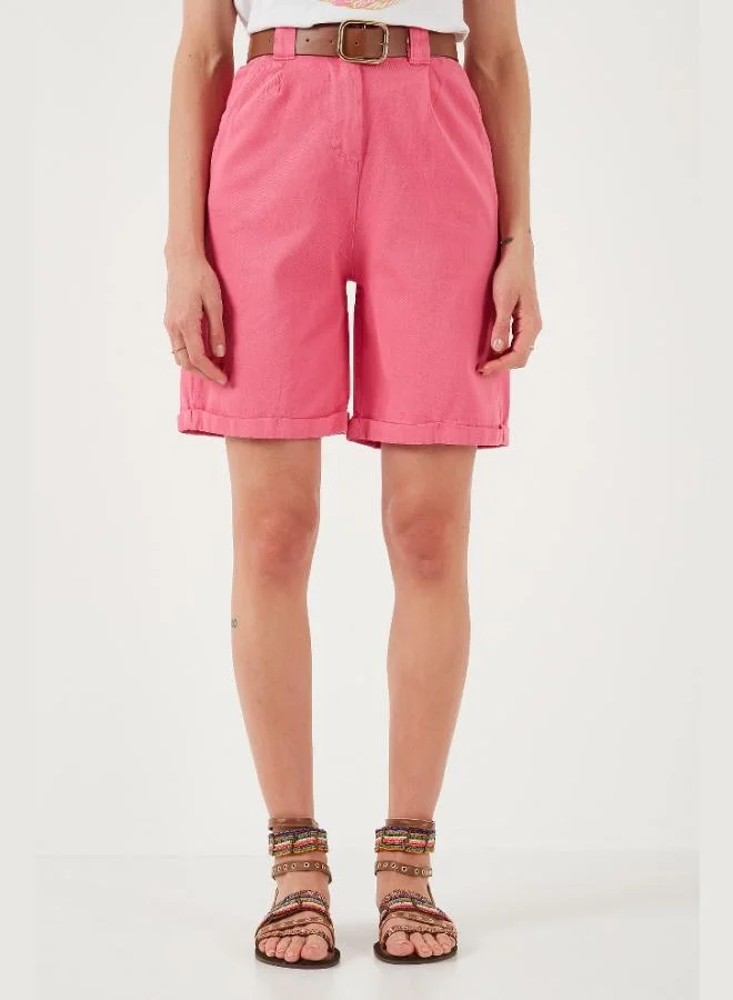 ليلا شورت ليلا قطن بقصة مريحة وخصر مرتفع بحزام من قماش الجبردين للنساء