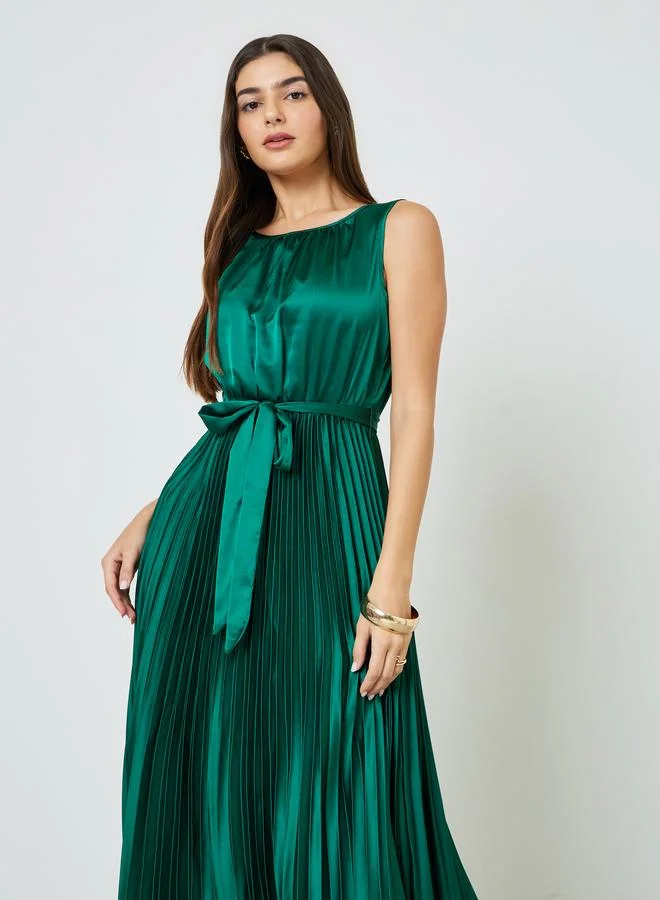 تايك تو Green Satin Pleated Midi Dress with Tie Waist