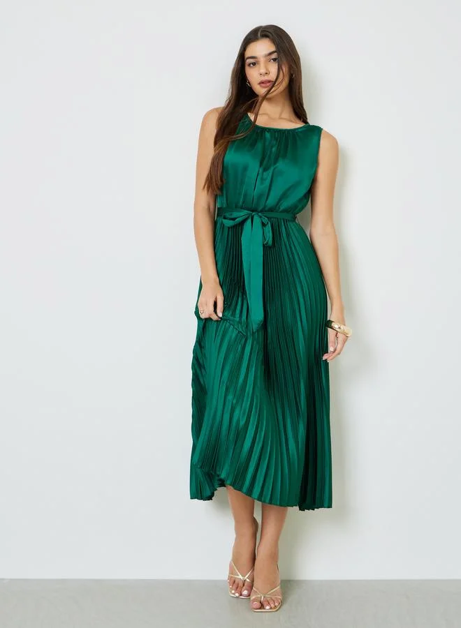 تايك تو Green Satin Pleated Midi Dress with Tie Waist