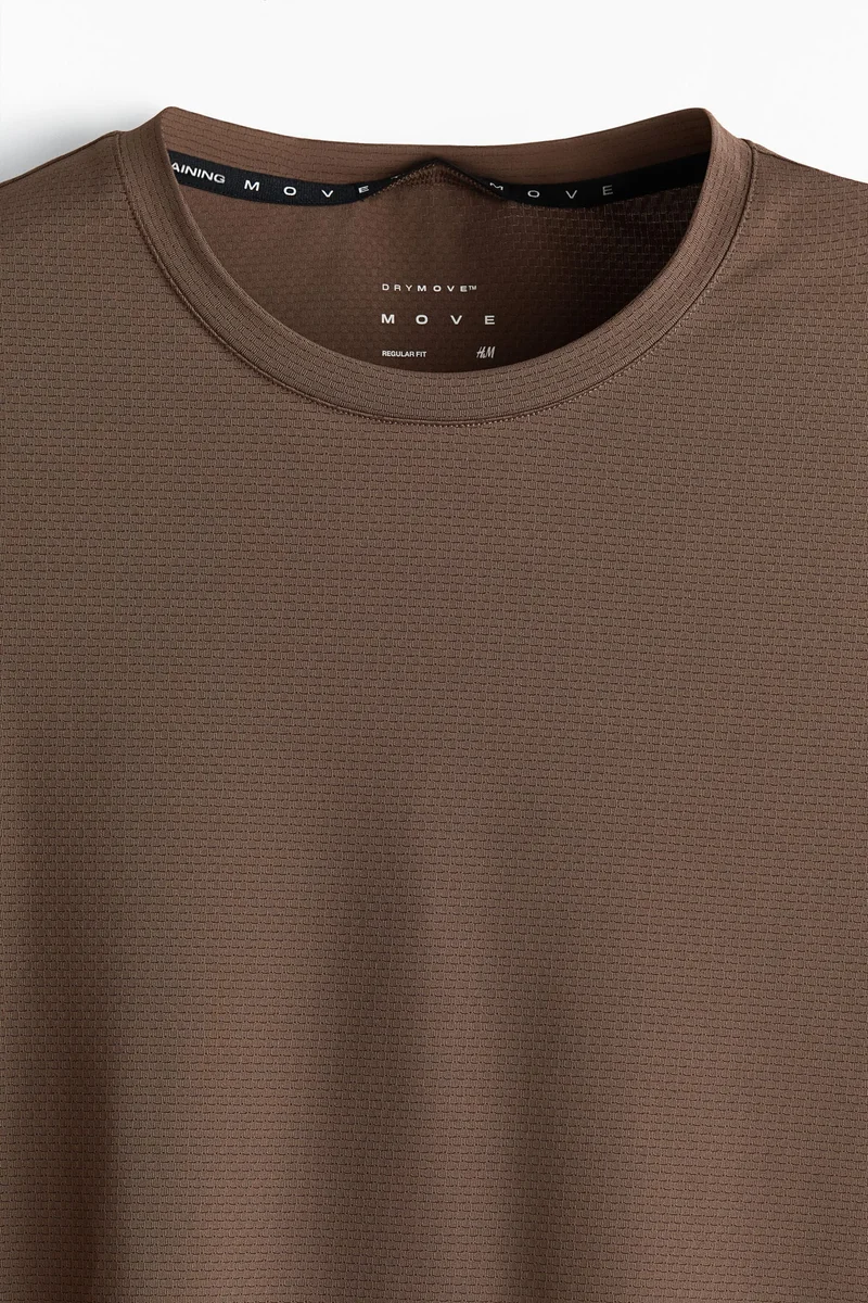 اتش اند ام تي-شيرت رياضي شبكي من نسيج دراي موف