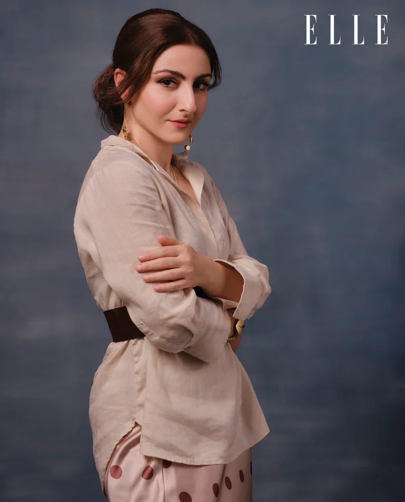 ريريزم بلوزة نسائية بياقة على شكل حرف  من مزيج الكتان