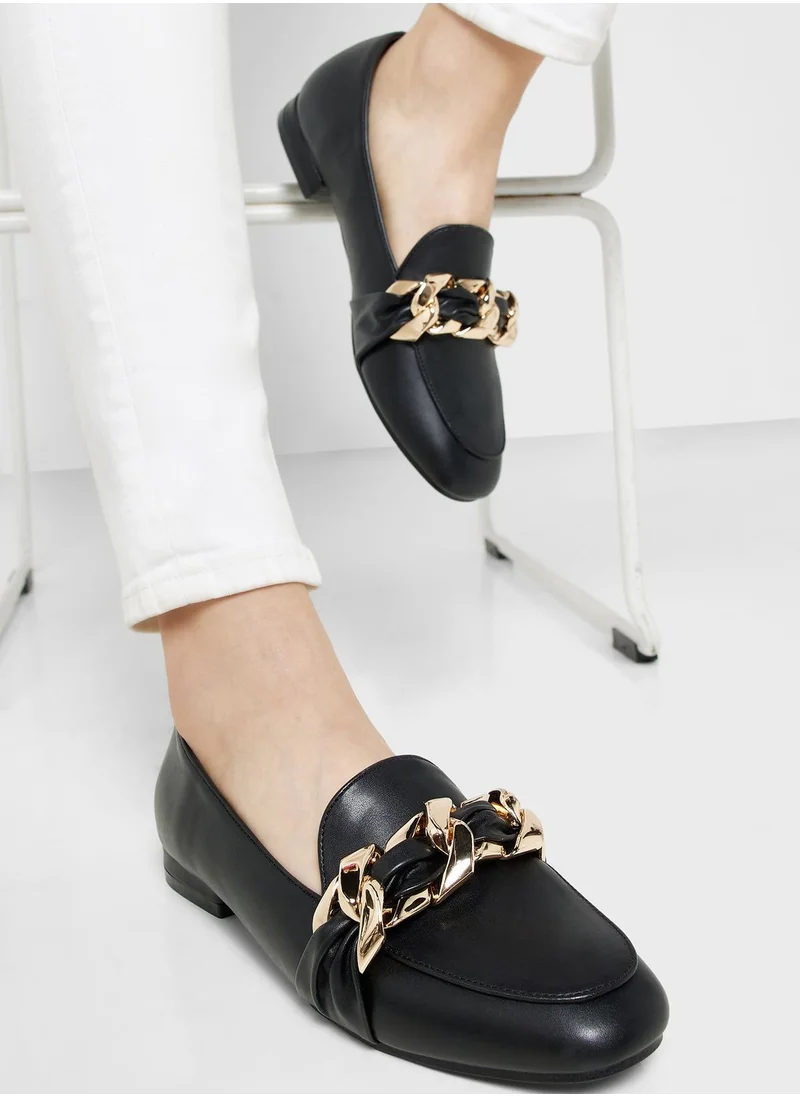 ايلا Oversized Chain Detail Loafer