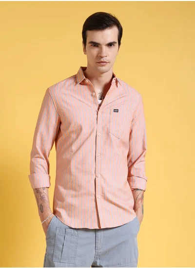 شركة المرآب الهندية Men Slim Fit Striped Full Sleeves Cutaway Collar Casual Shirt