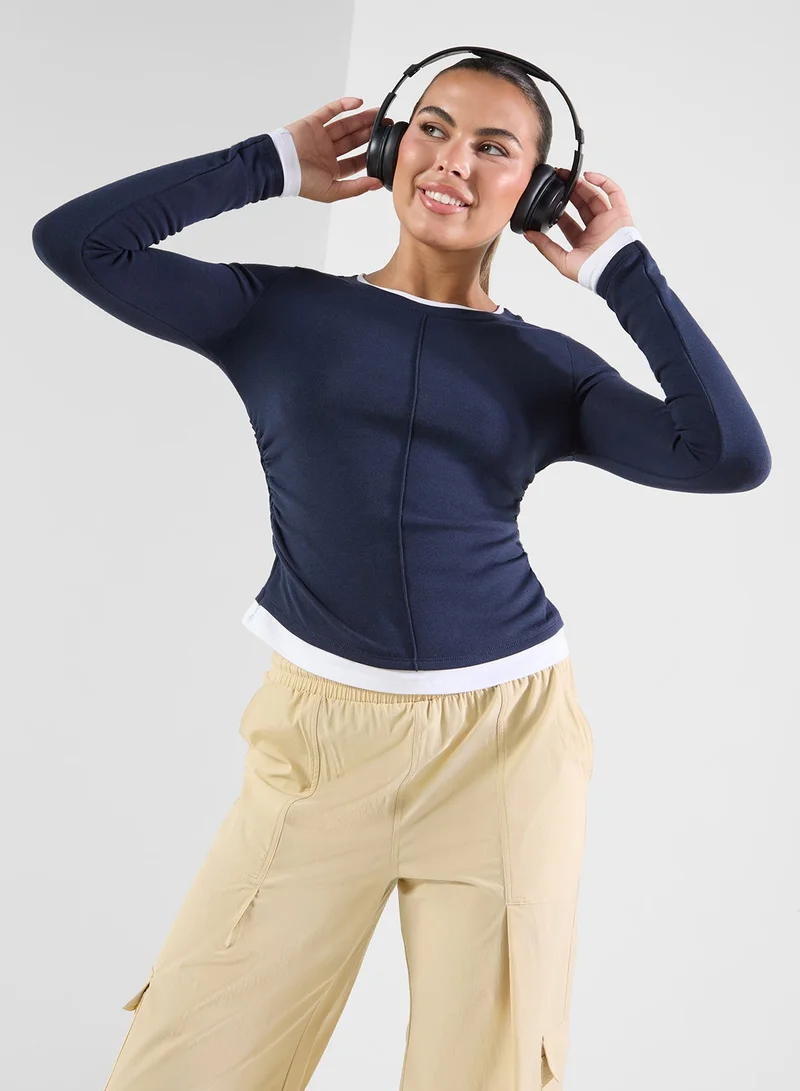 فورورد توب بقصة ضيقة بتفاصيل متباينة