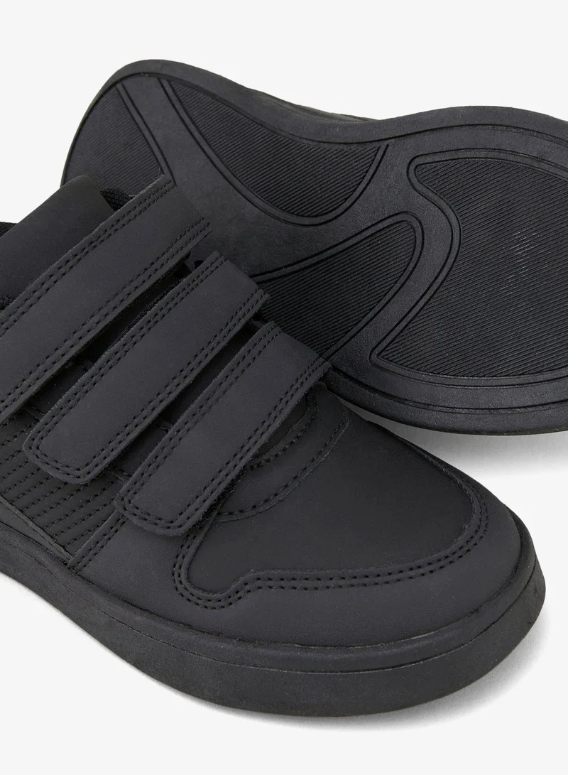 ماتلان أحذية مدرسية سوداء بثلاثة أشرطة للأولاد