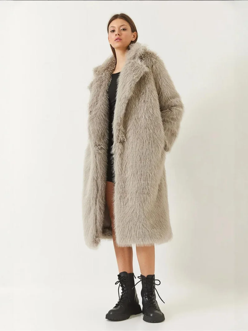 بيانكو لوتشي معطف طويل بغطاء رأس من الفرو الصناعي من لوكسي