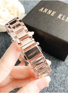 آن كلاين الأناقة المتطورة: ساعة Anne Klein الكوارتز للنساء  - Image 2