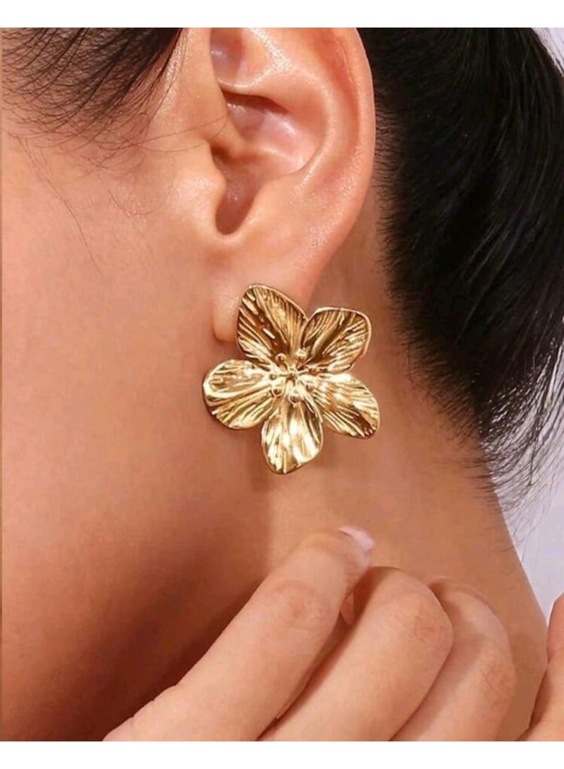 Shein 2 Pieces Women's Gold Stainless Steel Flower And Five Leaf Clover Stud Earrings - Image 2