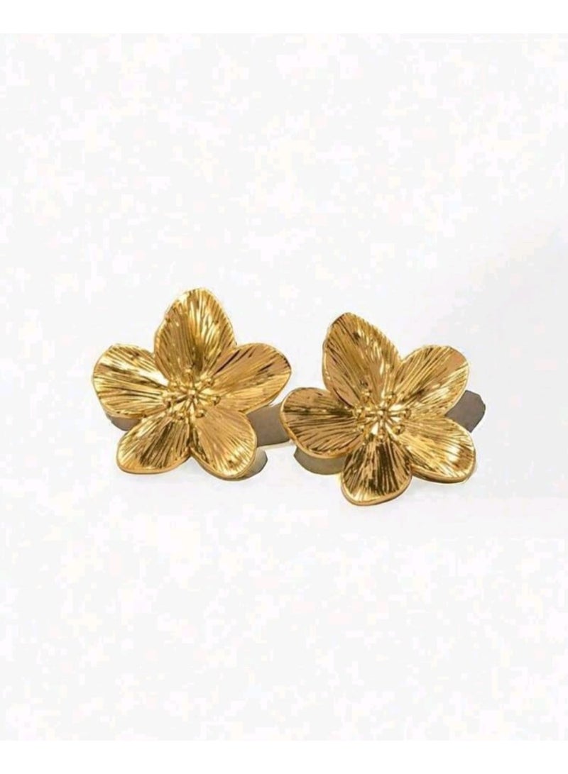 Shein 2 Pieces Women's Gold Stainless Steel Flower And Five Leaf Clover Stud Earrings - Image 3