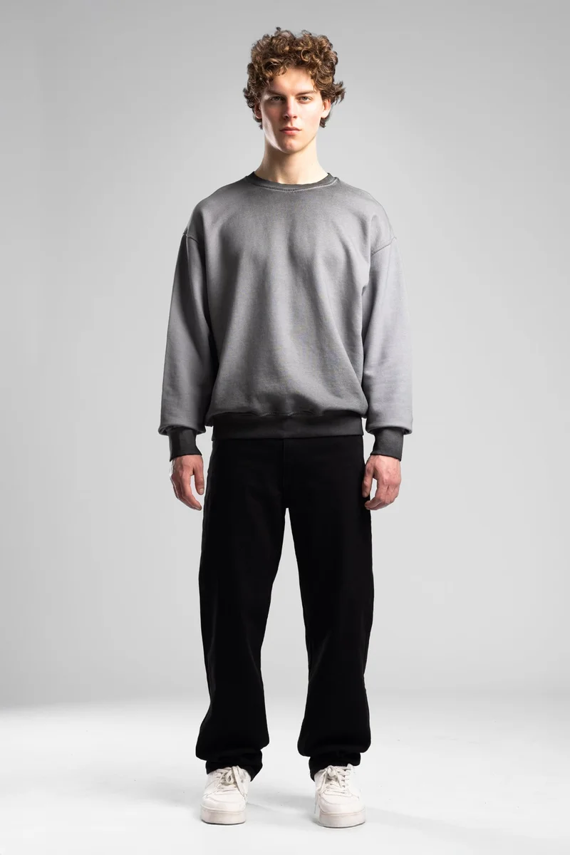 Catch Back Embroidered Detail Spray Washed Sweatshirt