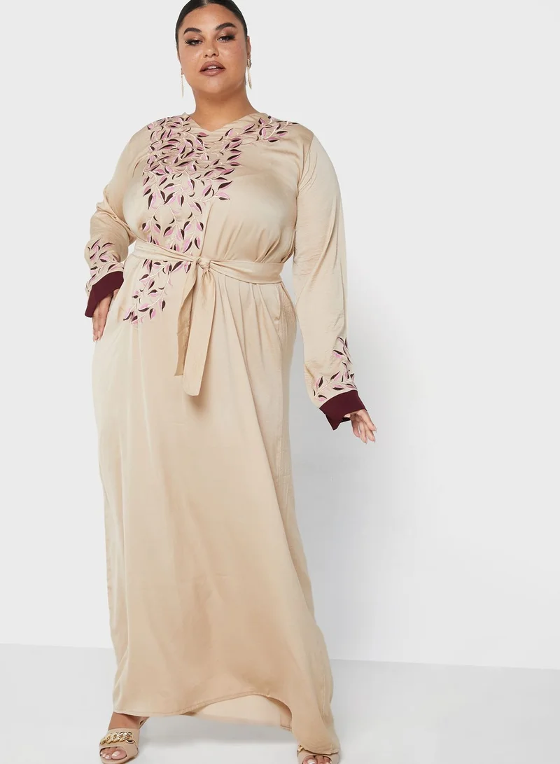 Hayas Closet Curve Embroidered Jalabiya