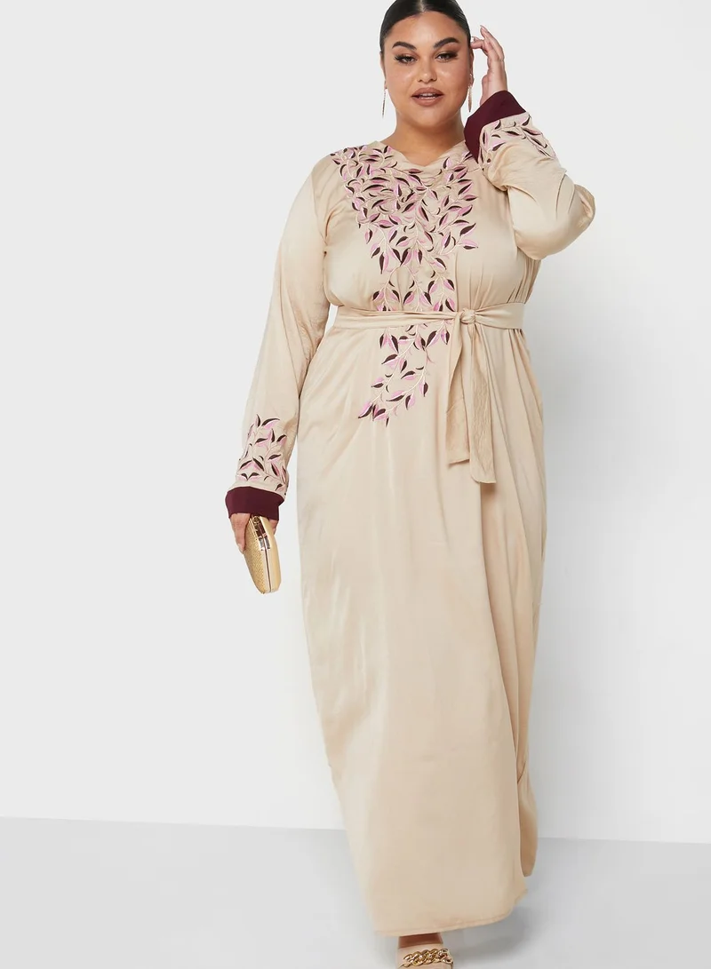 Hayas Closet Curve Embroidered Jalabiya