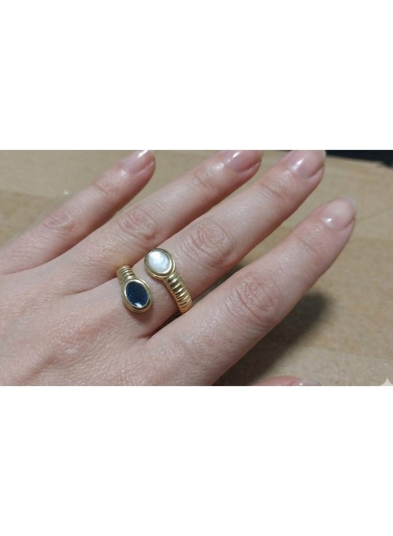 Women's stainless steel ring, golden, distinctive in its design, elegant, of high quality - Image 2