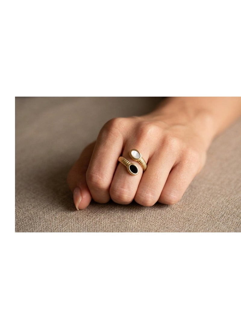 Women's stainless steel ring, golden, distinctive in its design, elegant, of high quality - Image 4