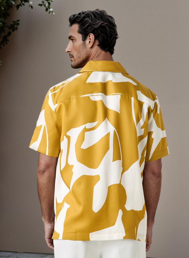 ايكونيك قميص بقصة عادية وطبعات وياقة كامب وأكمام قصيرة من أيكونيك - Image 3