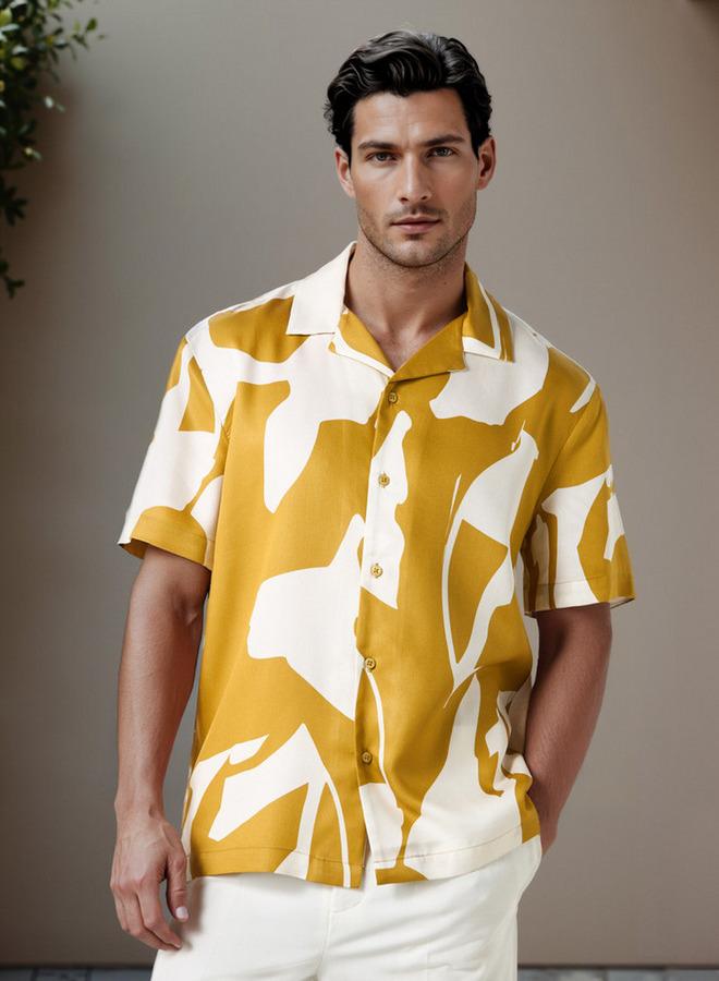 ايكونيك قميص بقصة عادية وطبعات وياقة كامب وأكمام قصيرة من أيكونيك - Image 1