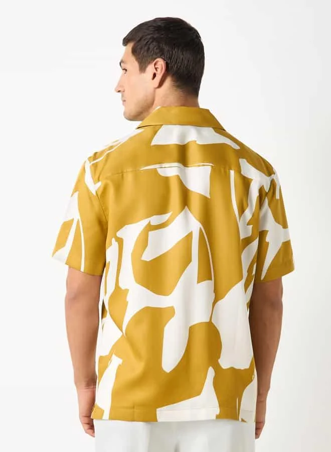 Iconic Iconic Regular Fit Printed Shirt with Camp Collar and Short Sleeves