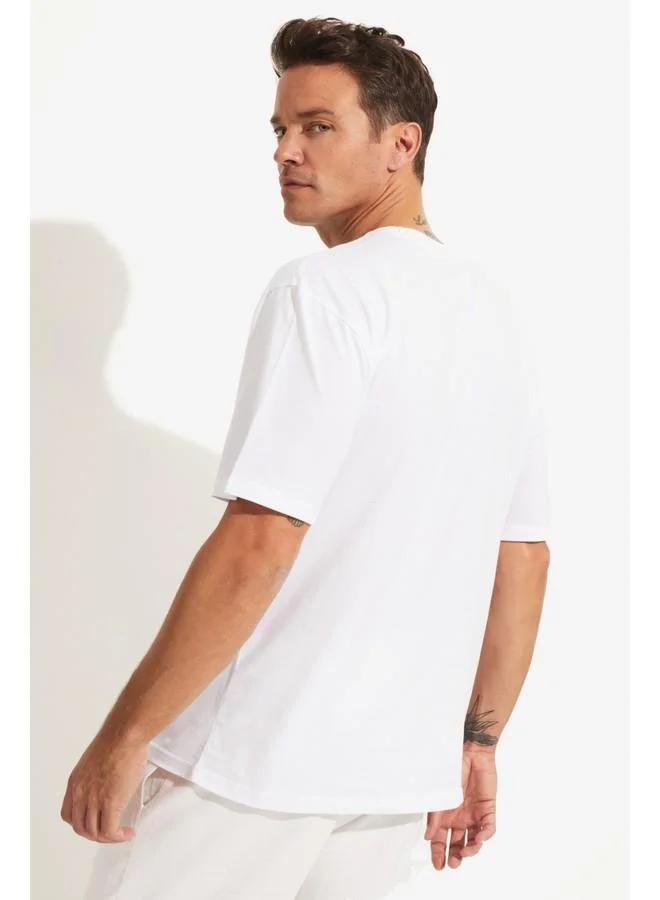 JUNE June Men Oversize Printed Crew Neck Tshirt White