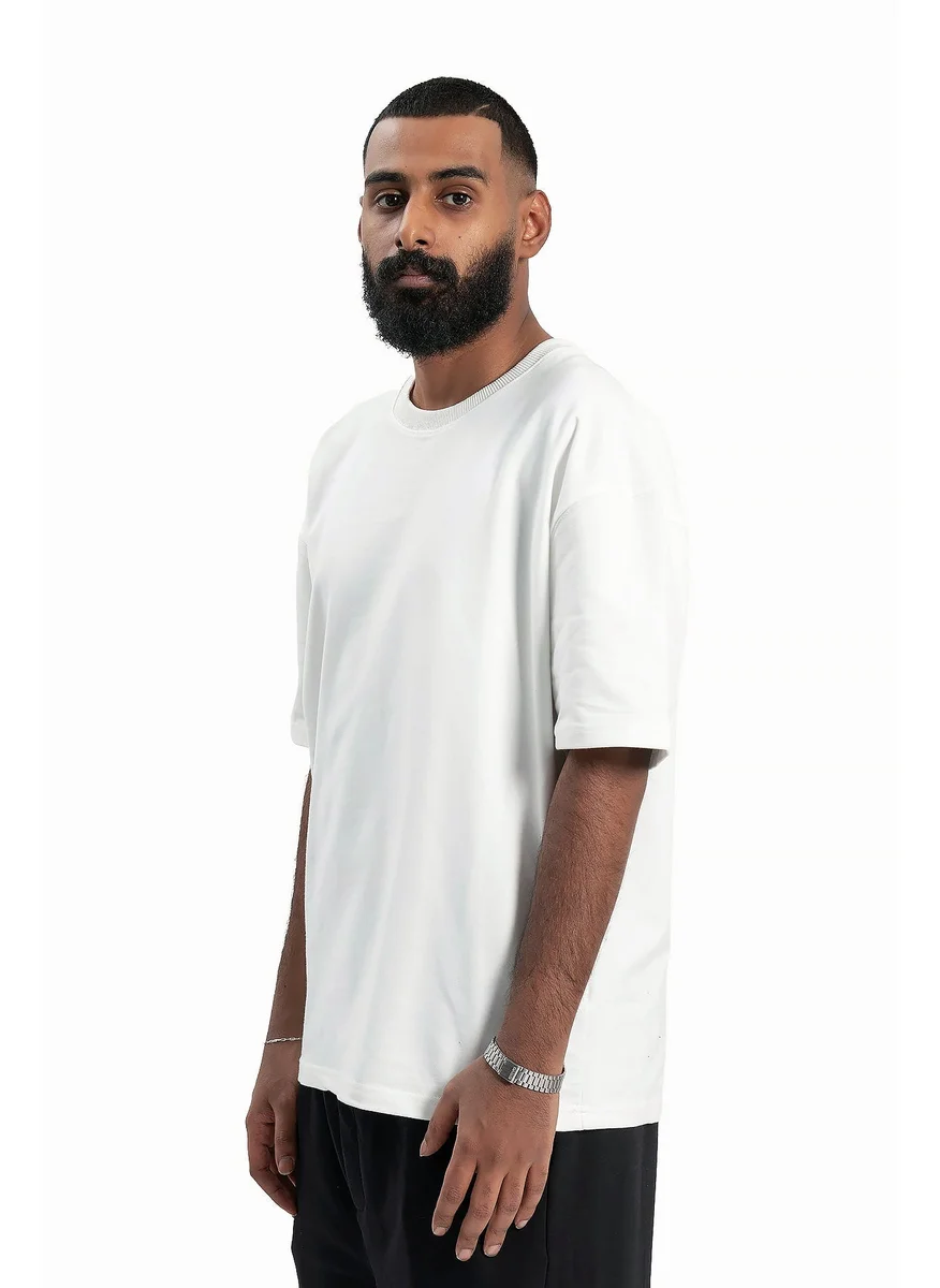 وي كرييت Men White T-Shirt By WECRE8