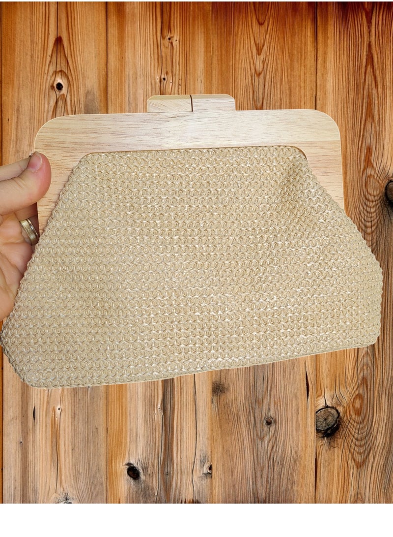 شنطة  سواريه حريمي أنيقة - متوسطة الحجم، تصميم فاخر للمناسبات، تُرتدى بطريقتين مع سلسلة ويد ذهبية، مثالية للحفلات والسهرات  - Image 3
