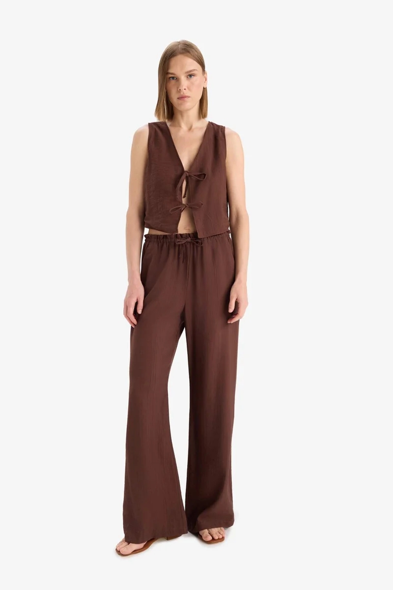 DeFacto Regular Fit V-Neck Sleeveless Blouse