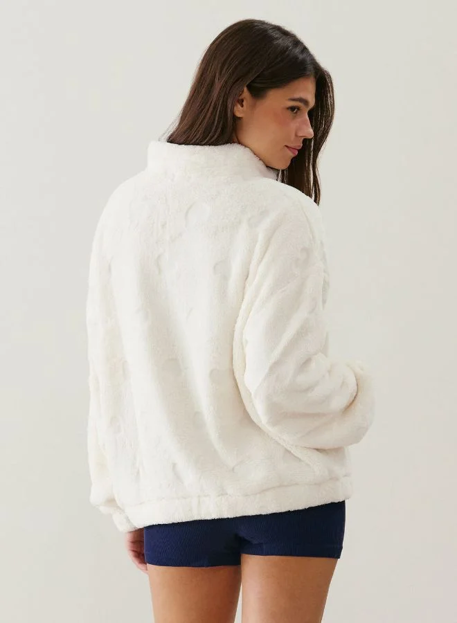 انديز سترة صوف بنمط القلب