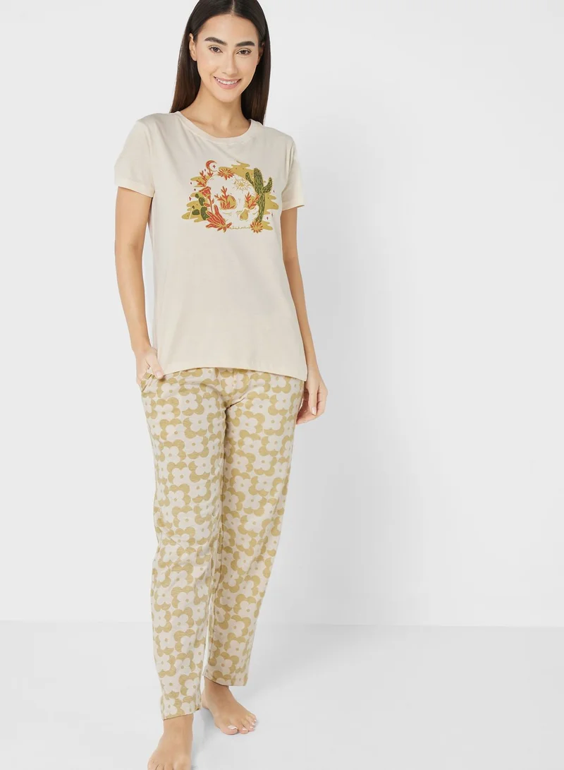 Ginger Graphic T-Shirt And Pyjama Set