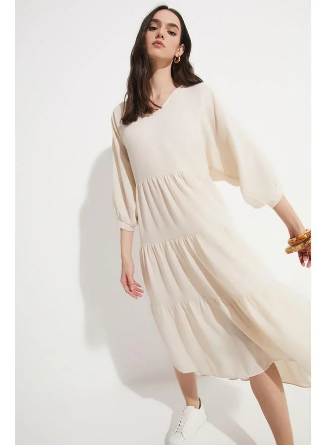 جون Tiered Sleeve Midi Dress