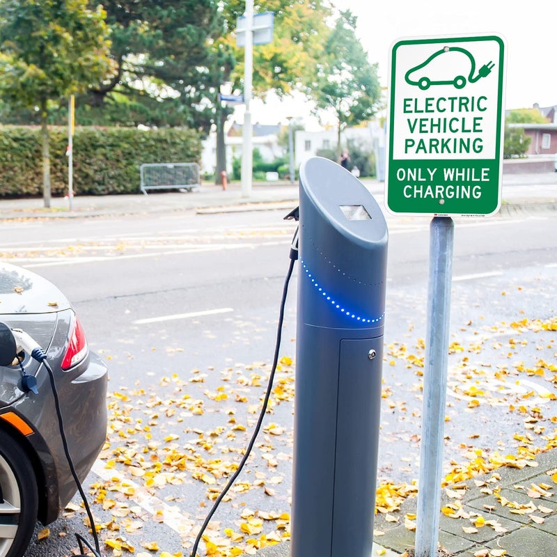 SmartSign علامة معدنية "موقف السيارات للمركبات الكهربائية - فقط أثناء الشحن" بحجم 18 × 12 بوصة، ألمنيوم بسماكة 63 مل، مادة عاكسة من الدرجة الهندسية من 3M، باللونين الأخضر والأبيض - Image 3