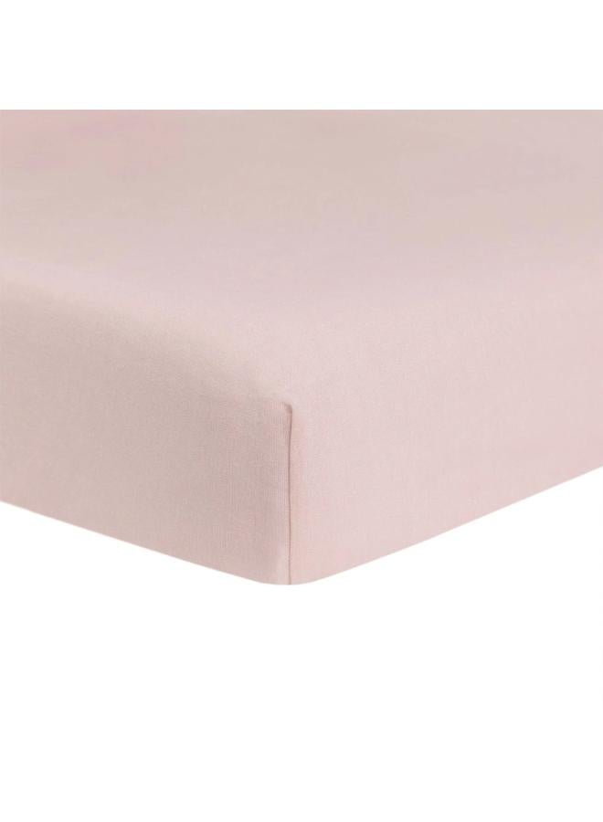 ماماز جيفت ملاءة سرير قطنية مقاس 140×70، من السهل سحب ملاءتنا المجهزة فوق المرتبة وتأمينها لطفلك حيث تحافظ الحافة المرنة على ثباتها في مكانها. - Image 1