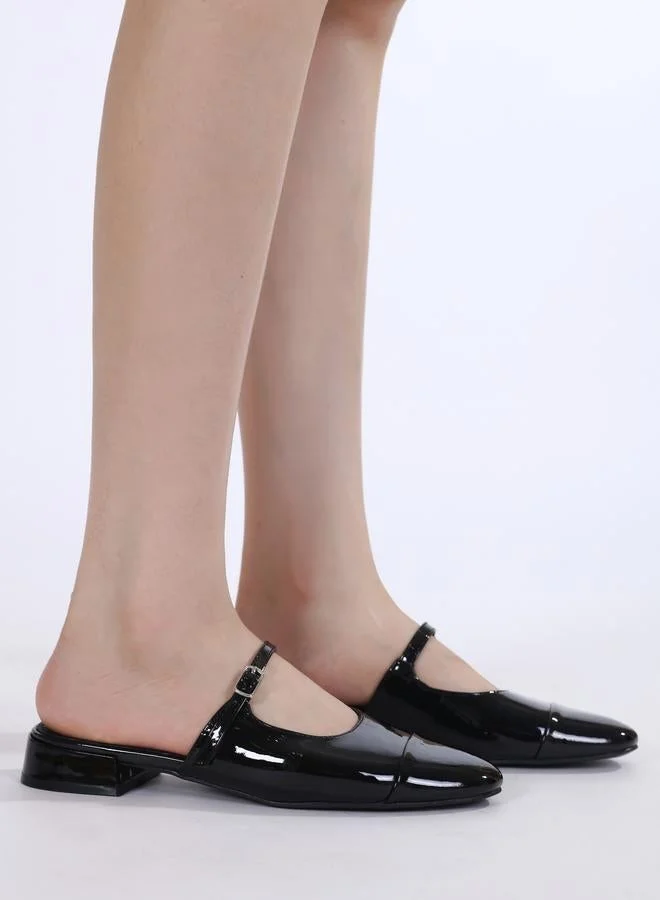 سنيك ايه بيك شبشب سهل الارتداء بتفاصيل إبزيم