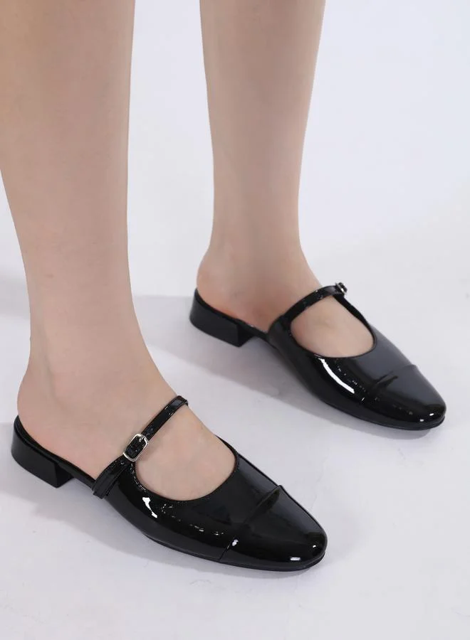 سنيك ايه بيك شبشب سهل الارتداء بتفاصيل إبزيم