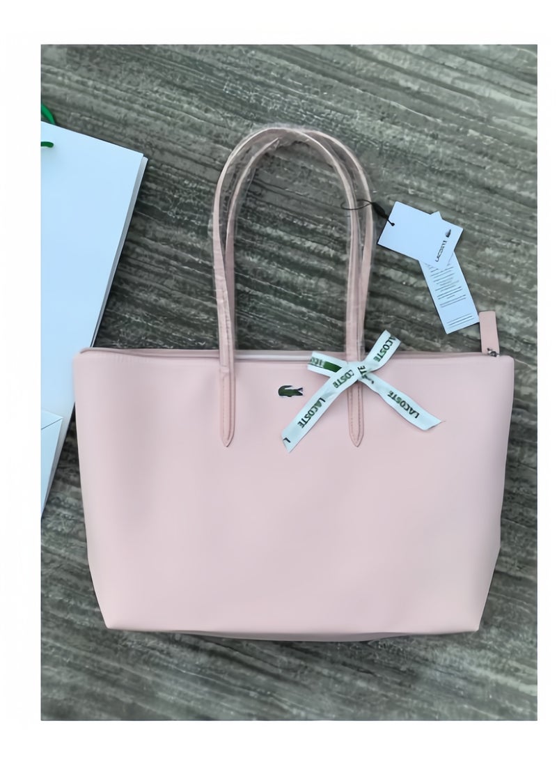 لاكوست أزياء لاكوست النسائية مفهوم متعدد الاستعابات كبيرة حقيبة حقيبة حقيبة حقيبة كتف كبيرة الحجم الوردي - Image 1