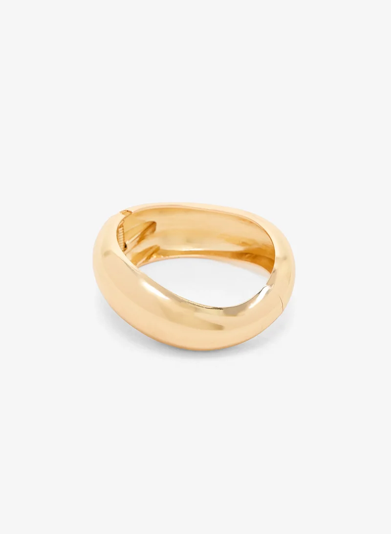 ايلا Metallic Gold Chunky Asymmetrical Bracelets