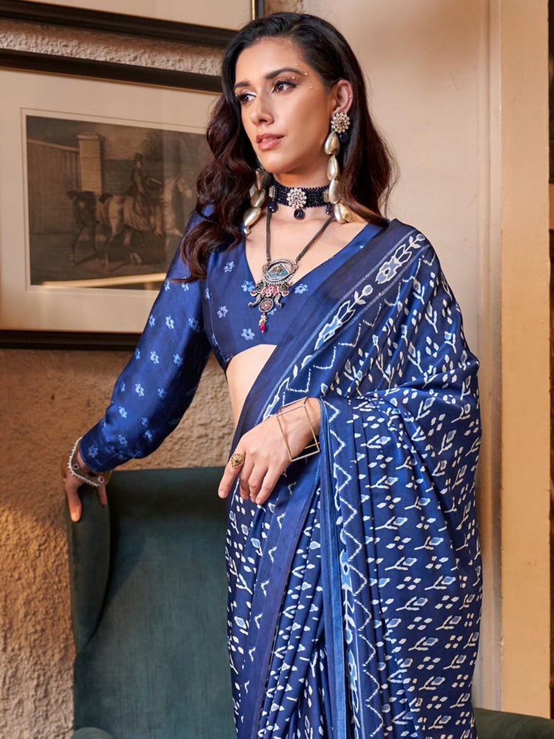 SAREE MALL Women's Dark Blue Crepe Bagru Printed Saree With Unstitched Blouse Piece (KONZAI405004_RJ) - Image 4