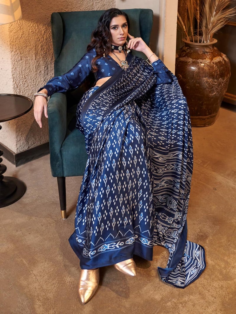 SAREE MALL Women's Dark Blue Crepe Bagru Printed Saree With Unstitched Blouse Piece (KONZAI405004_RJ) - Image 2