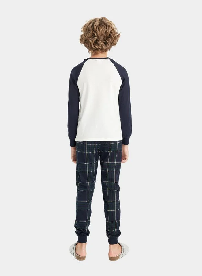 ديفاكتو Graphic Print Reglan Sleeve T-Shirt & Pyjama Set by Styli