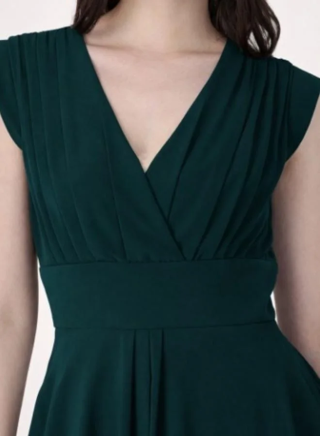 ميش فستان ميدي أخضر بكسرات بلا أكمام وقصة ملفوفة